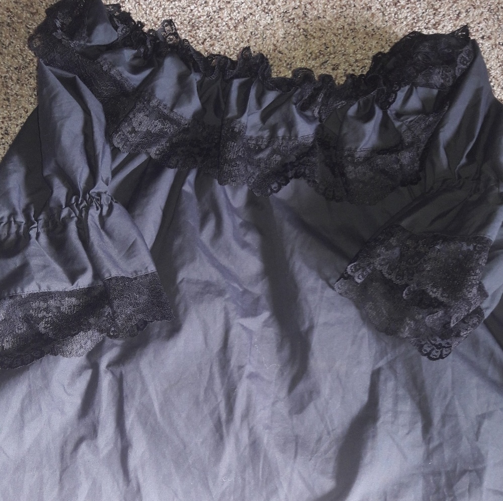 Ladies Ruffled Top